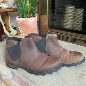 Women’s Sorel Emelie Chelsea Boot; size 8